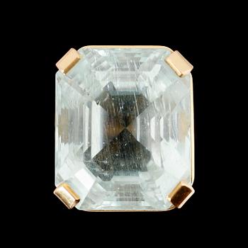 RING, 18 k, guld, stor fasetterad akvamarin ca 54 ct svenska stämplar BAG, Stockholm, 1988.