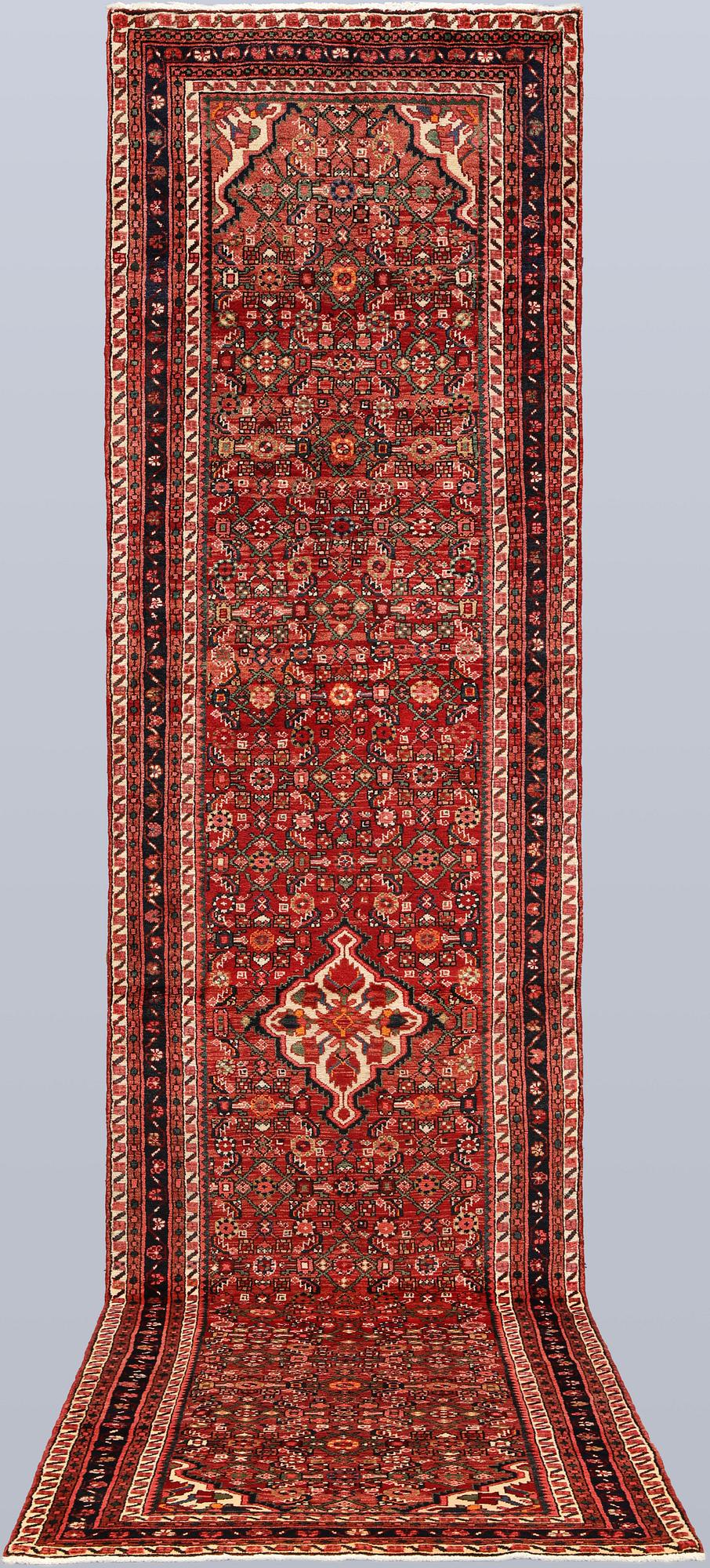 A Hamadan runners carpet, 425 x 103 cm.