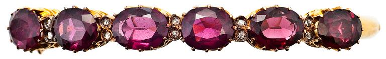 GARNET BRACELET.
