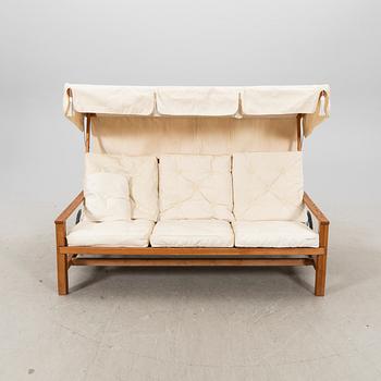 Elsa Stackelberg, soffa med solskydd, Fri Form, 1900-talets andra hälft.