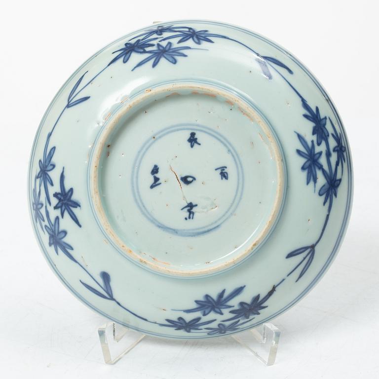 Skålfat, porslin, Kina, Mingdynastin (1368-1644).