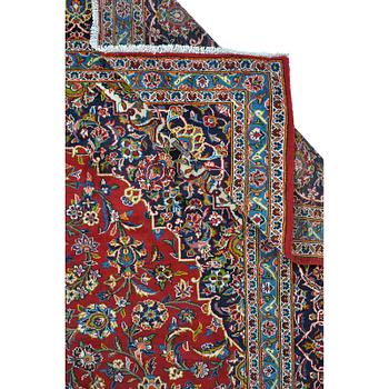 A carpet, Kashan, ca 425 x 315 cm.