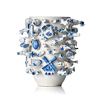 95. Carla Peters, Wonderable, a 'Souvenir Holland' porcelain vase, Pols Potten, Thailand 21st century, no 076.