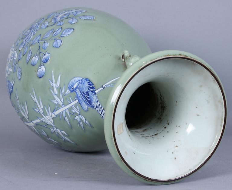 GOLVURNA, porslin, Kina, 1800-tal.