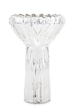 462. Aimo Okkolin, A CRYSTAL VASE.