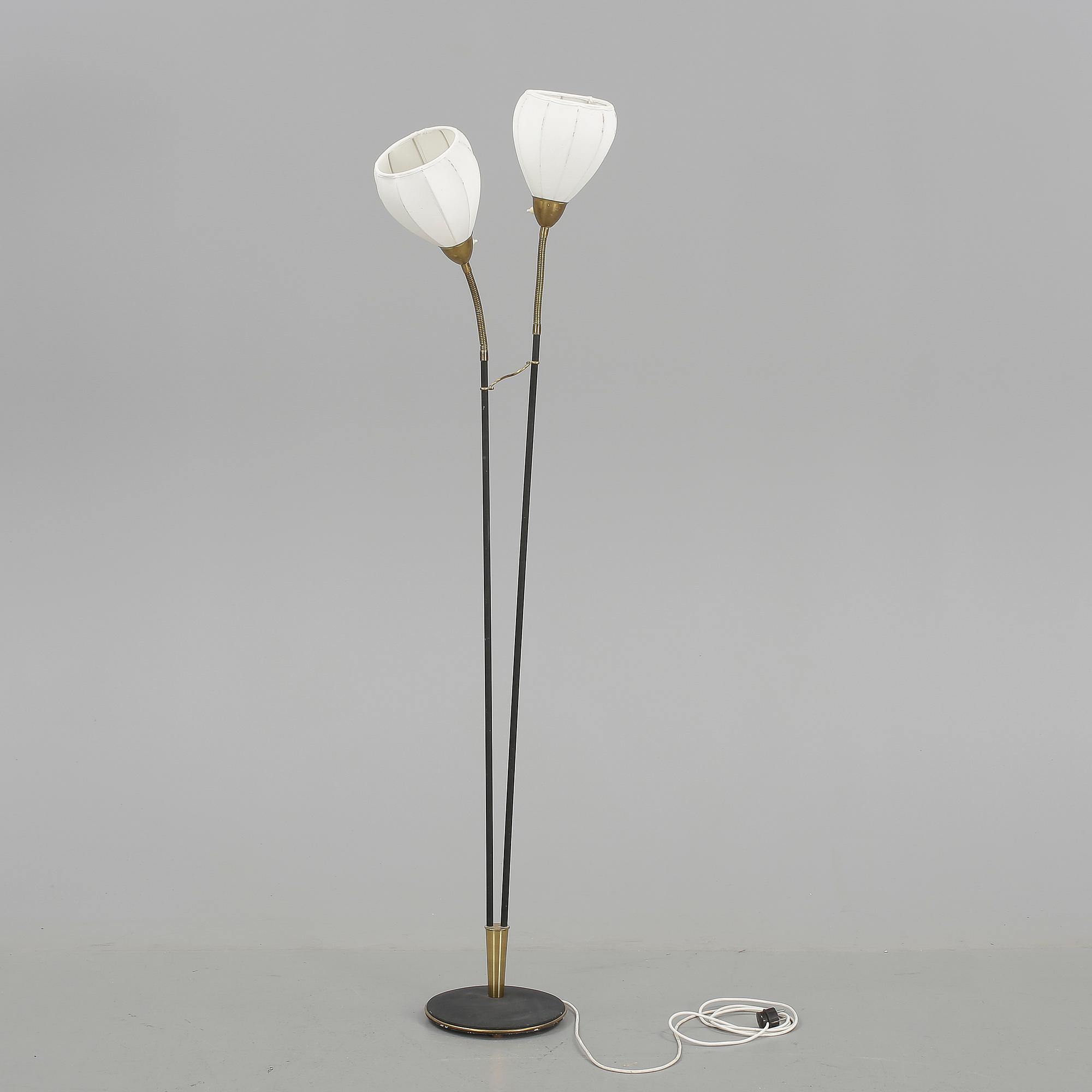 GOLVLAMPA, omkring 1900-talets mitt.