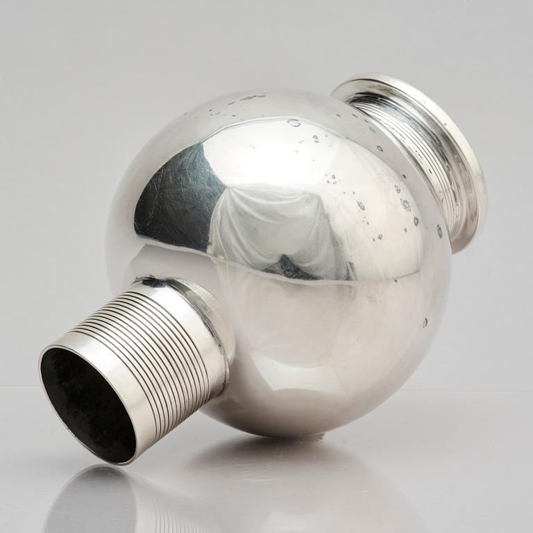 Nils Fougstedt, a vase and bowl, Fabriksaktiebolaget Kronsilver, 1930s.
