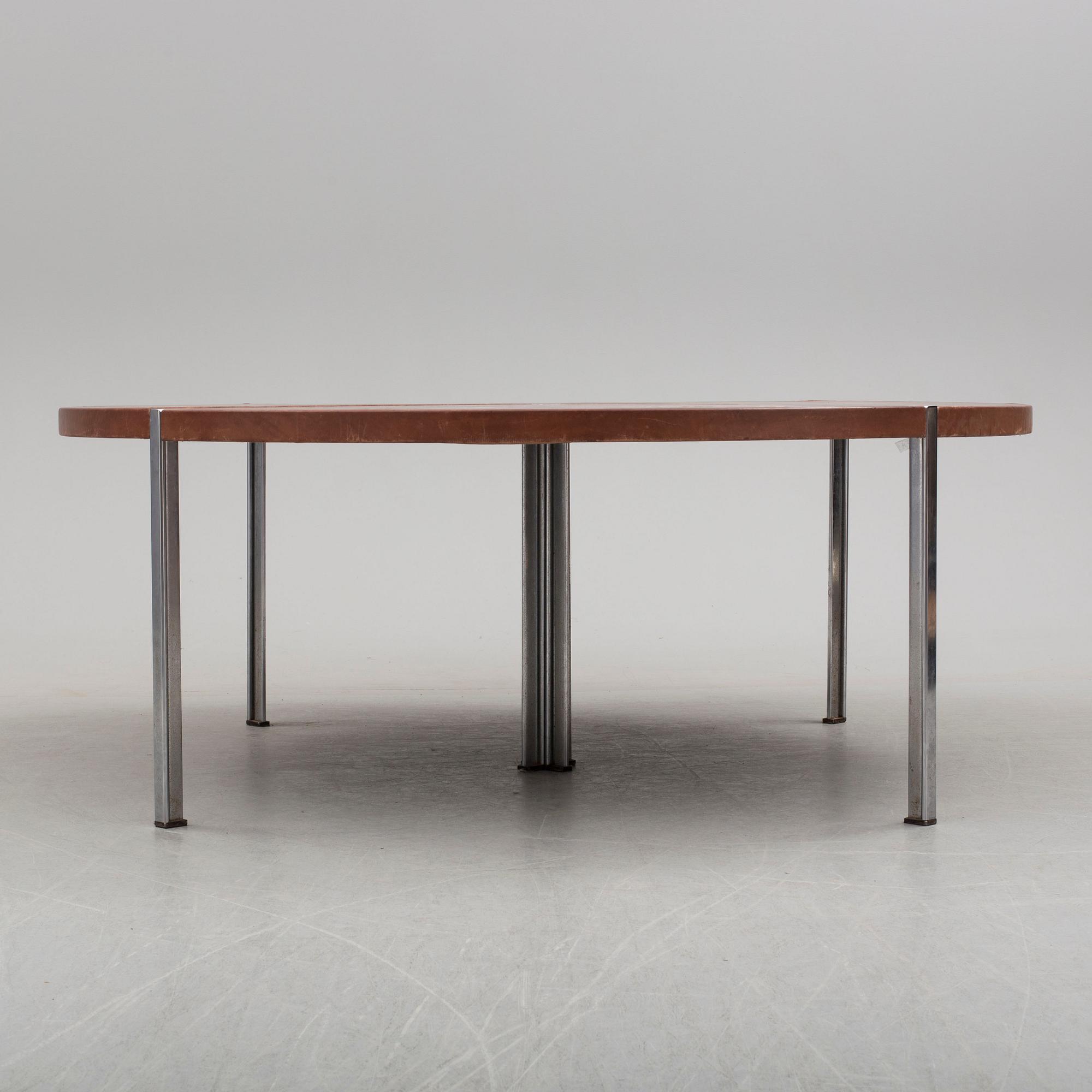 A table ny Walter Knoll, Germany.