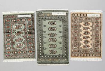 MATTOR, 3 st, Bochara. 2 st 90 x 64 och 105 x 64 cm.