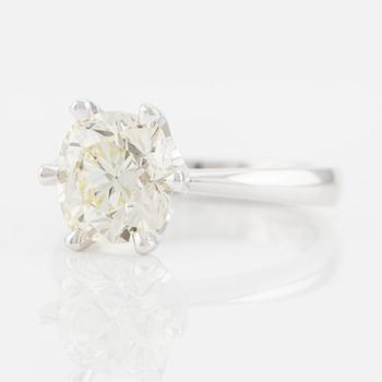 Ring, with cushion-cut diamond.