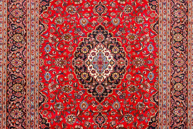 A Keshan carpet, c. 363 x 254 cm.