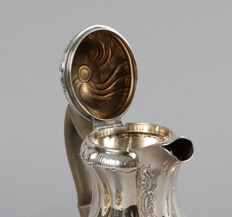 KAFFESERVIS, 3 delar, silver, rokokostil, C G Hallberg, 1939-40, vikt 750+210+250 g.