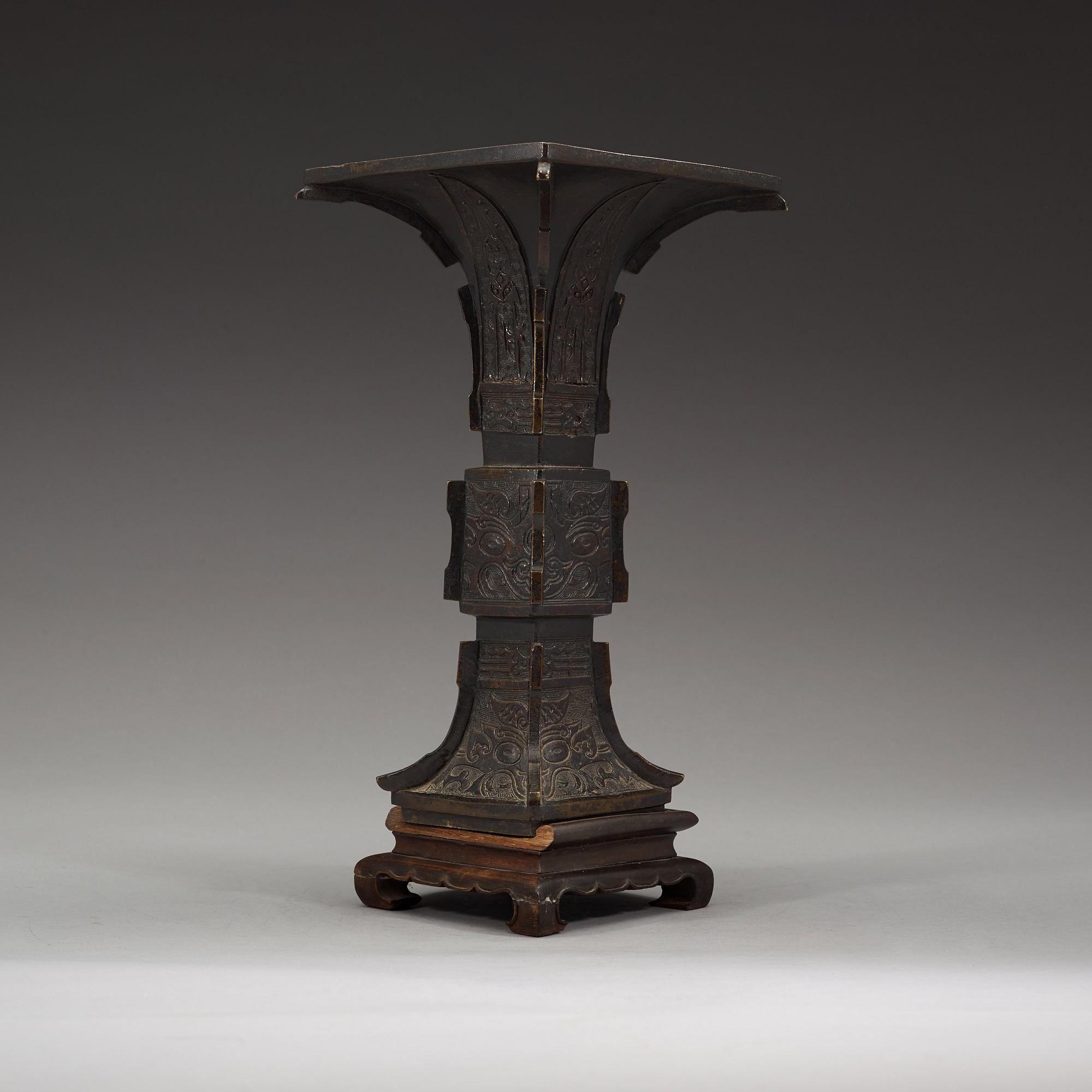 VAS, brons. Qingdynastin, 1700-tal.