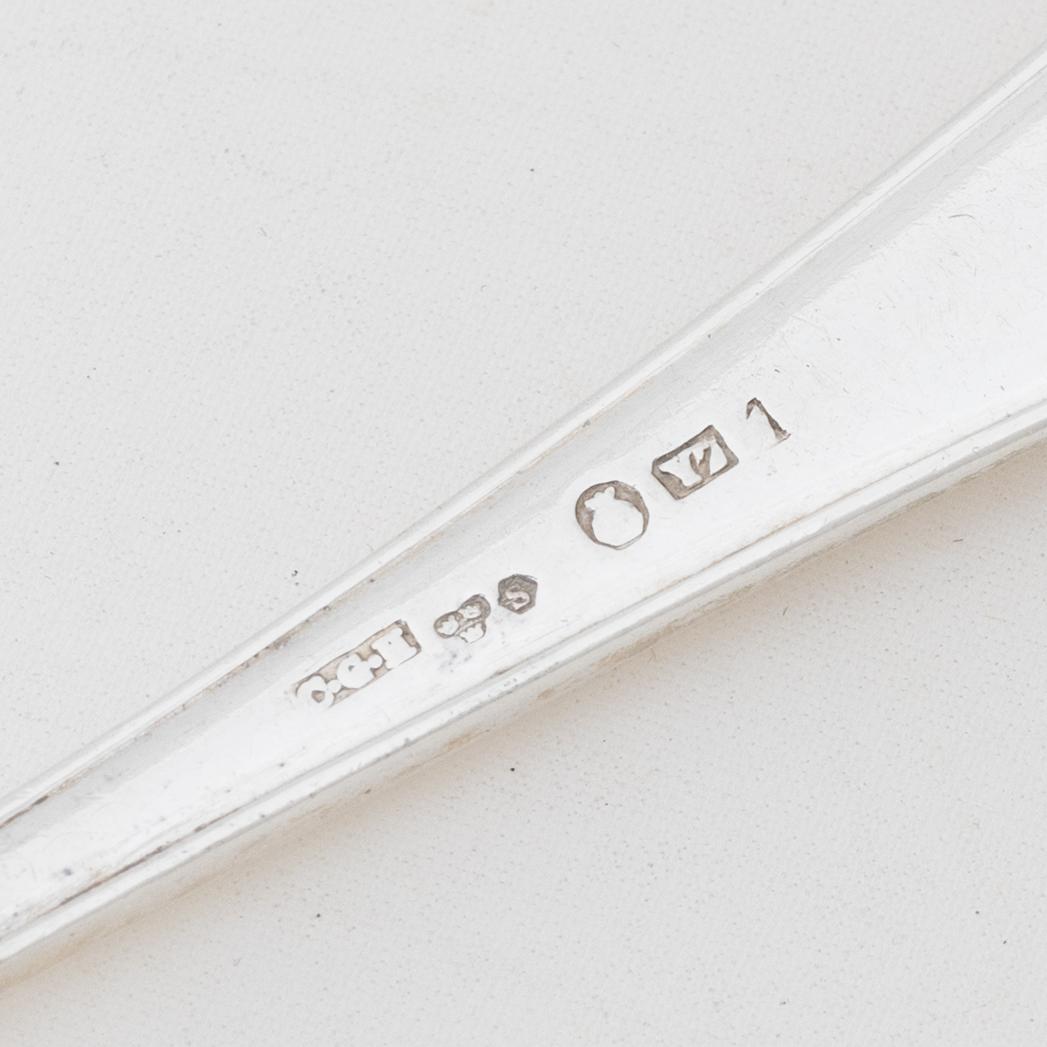 Bestick, 22 st, silver, mestadels modell Svensk spetsig, Sverige, bl a CG Hallberg, Stockholm 1922.