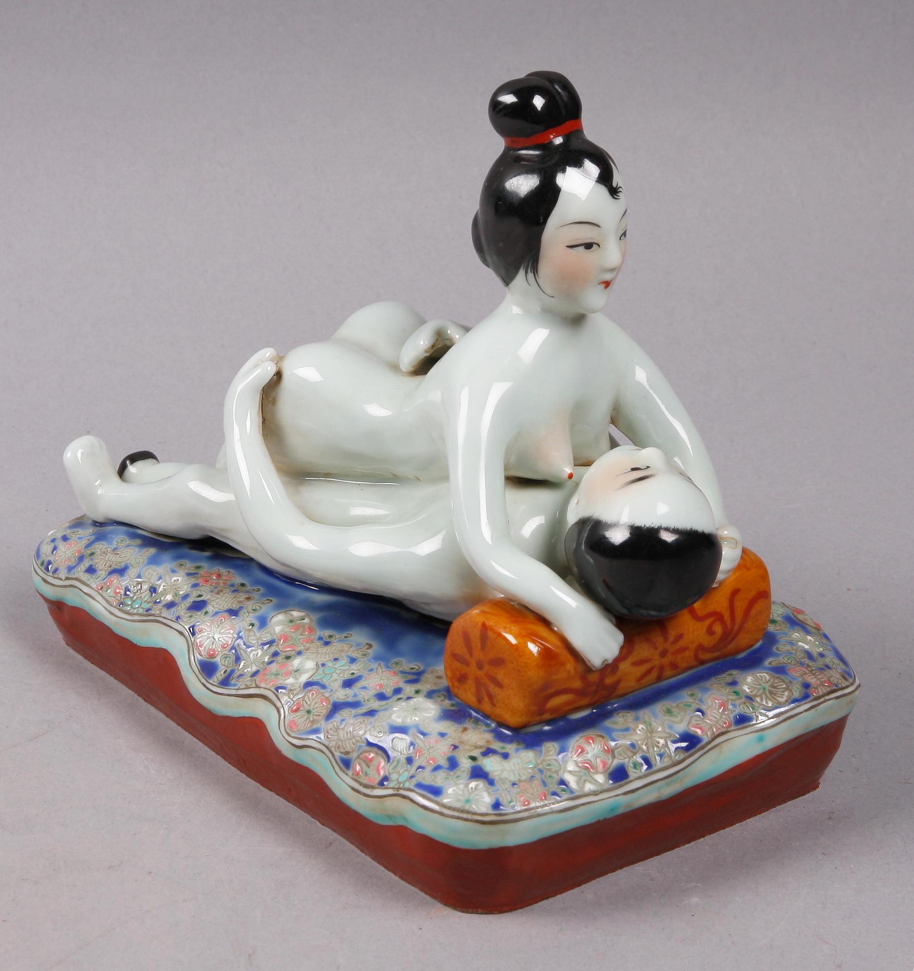 FIGURIN, porslin, Kina. 1900-tal.