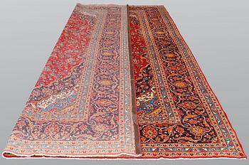 A carpet, Kashan, ca 435 x 293 cm.