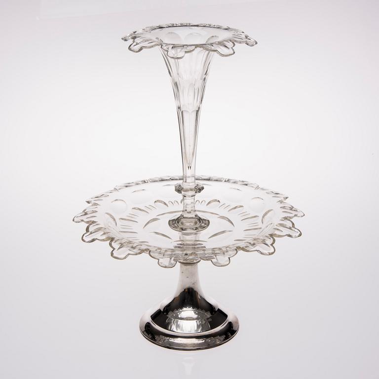 UPPSATSSKÅL / PRAKTSKÅL, slipat glas samt silverfot, stämplad Holland 1881.