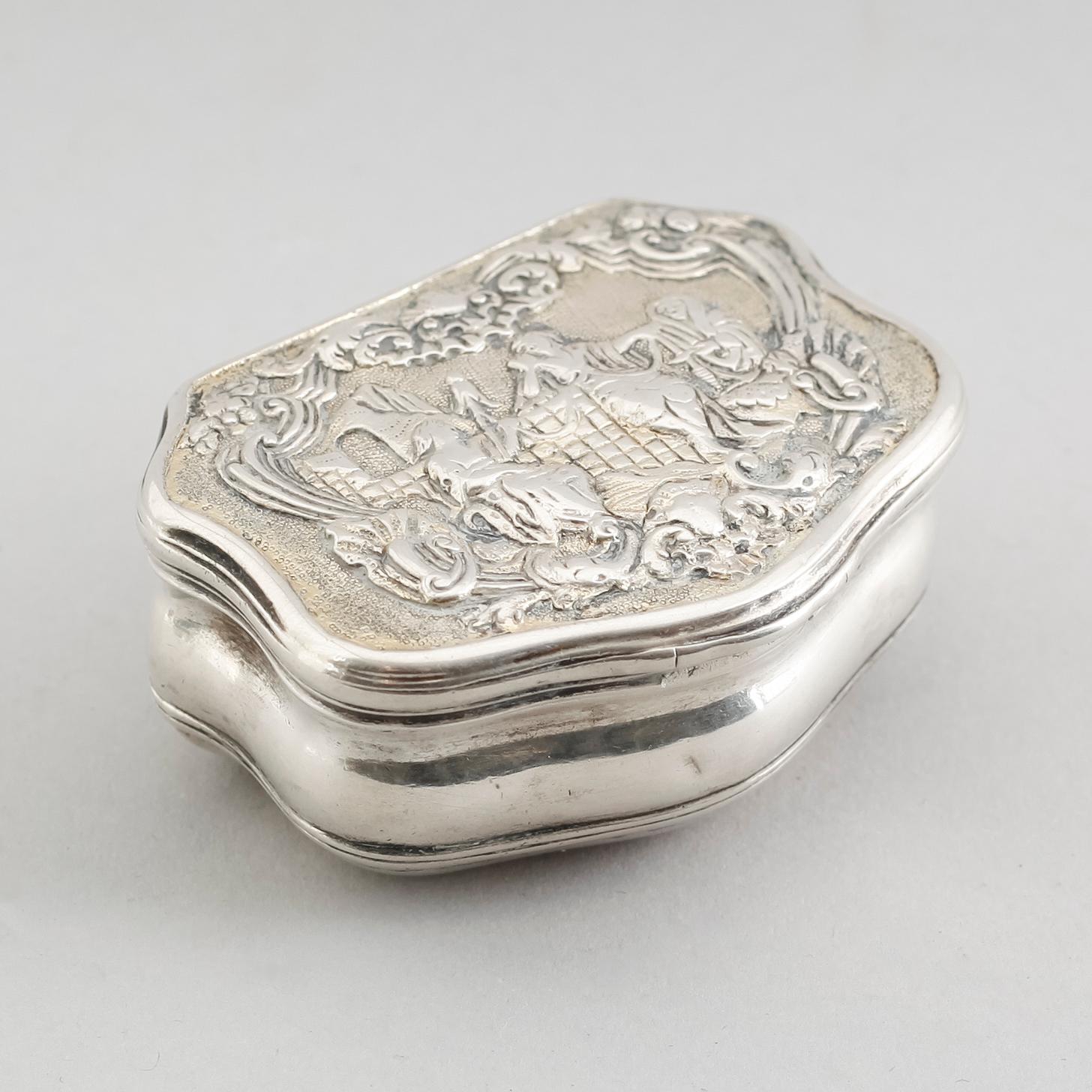 DOSA, silver, möjligen Nils Orstedt, Norrköping 1764. Vikt ca 62 gram.