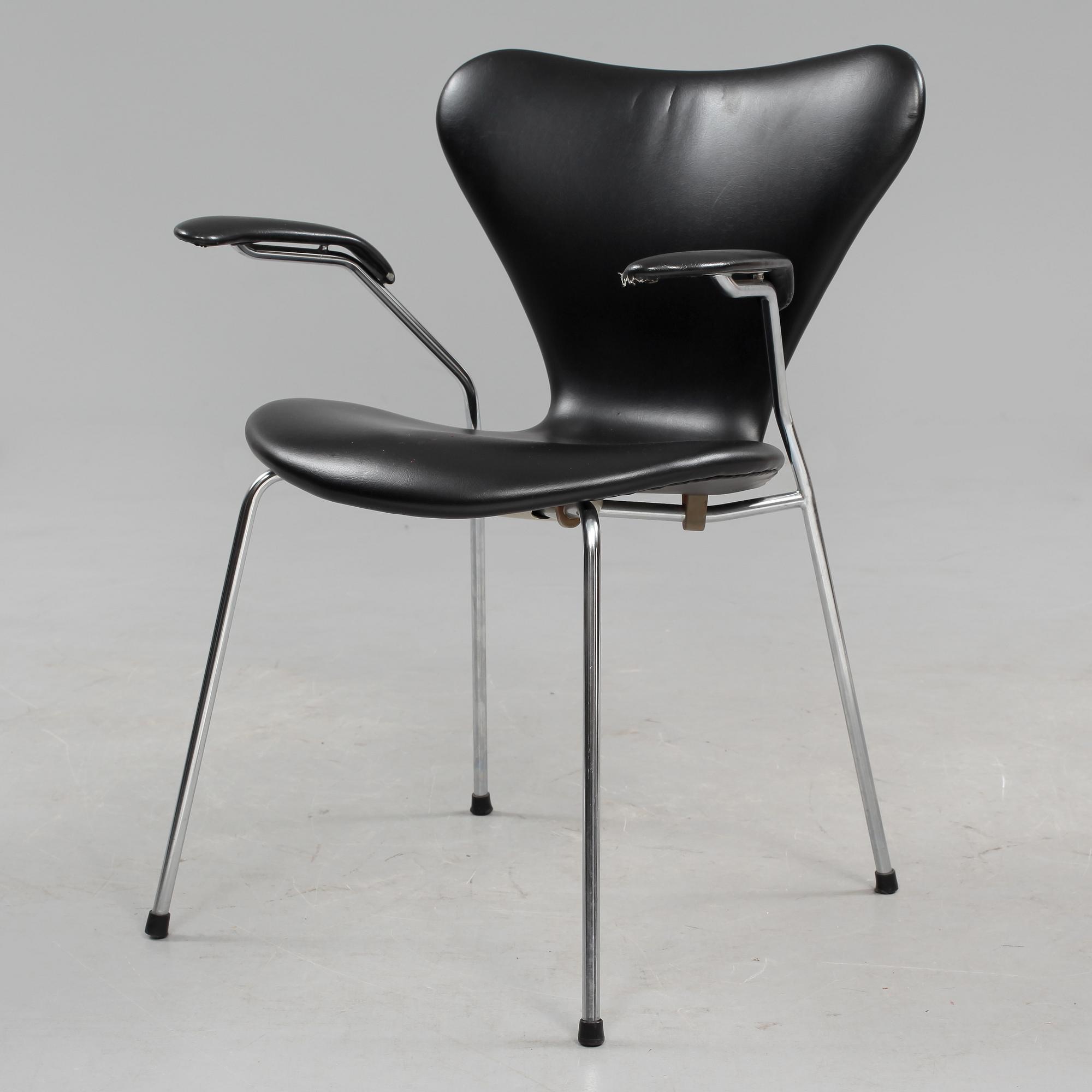 KARMSTOL, "Sjuan", Arne Jacobsen, Fritz Hansen, detta exemplar tillverkat 1974.