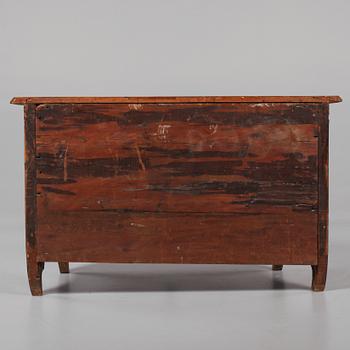 BYRÅ, senbarock, omkring 1700-talets mitt.