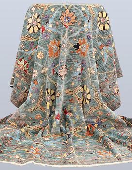 A carpet, Ziegler Design, c. 314 x 243 cm.