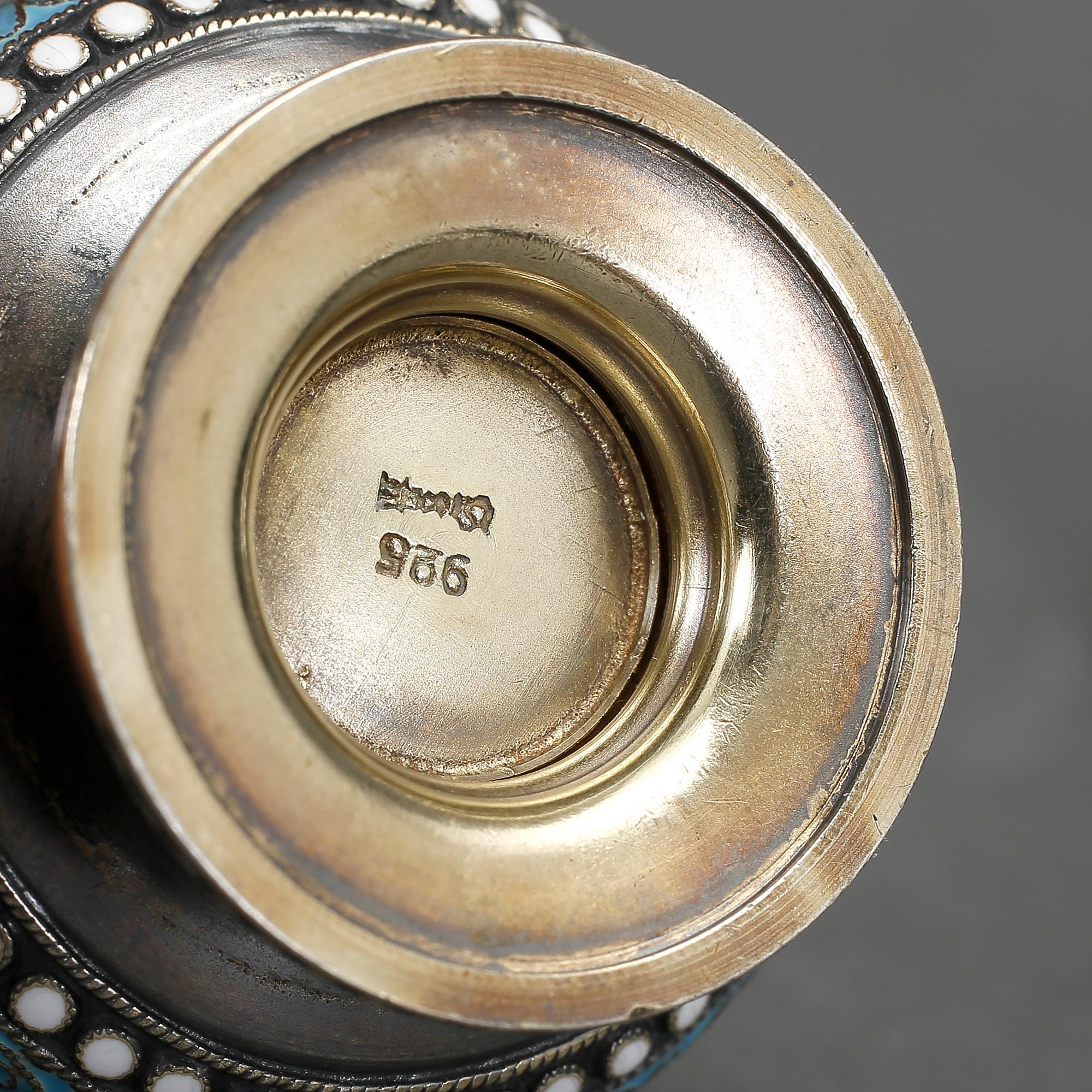 SALTKAR, ett par, silver och emalj, David Andersen, Oslo ca 1900. Tot vikt 45 gram.