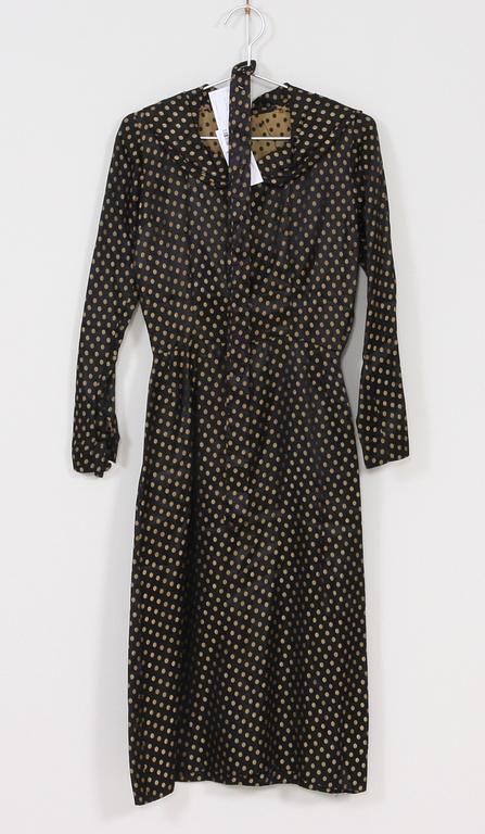 KLÄNNING samt SKÄRP, 1900-tal.