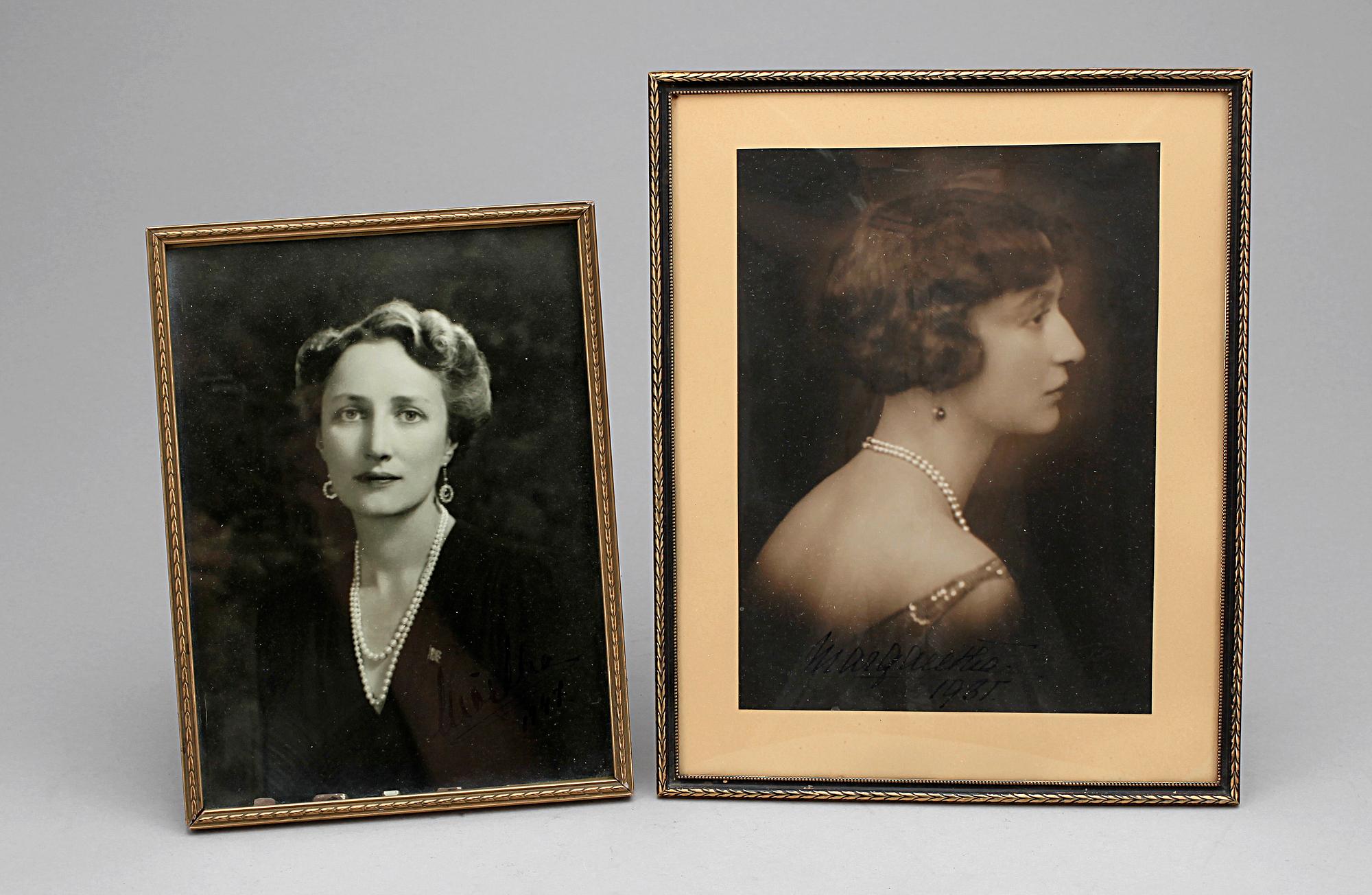 KUNGLIGA FOTOGRAFIER, 2 st, Prinsessan Margaretha av Sverige resp Kronprinsessan Märtha av Norge, egenhändigt sign.