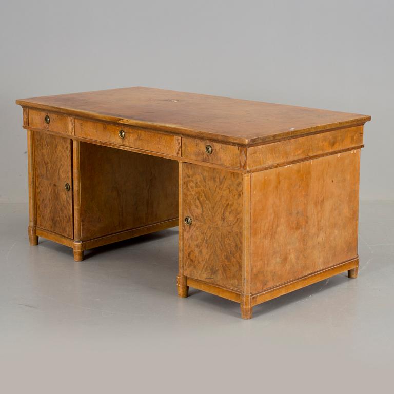 SKRIVBORD, Karl-Johan-stil, 1900-talets början.