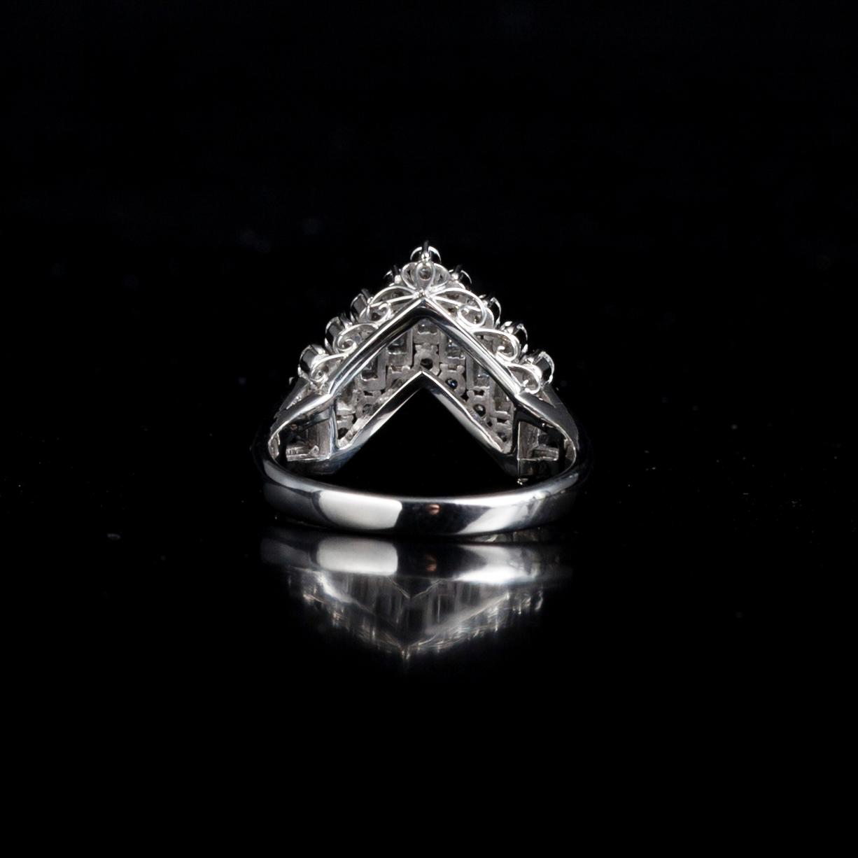 RING, platina, baguette- och briljantslipade diamanter tot. 0,70 ct. Vikt 5,3 g.