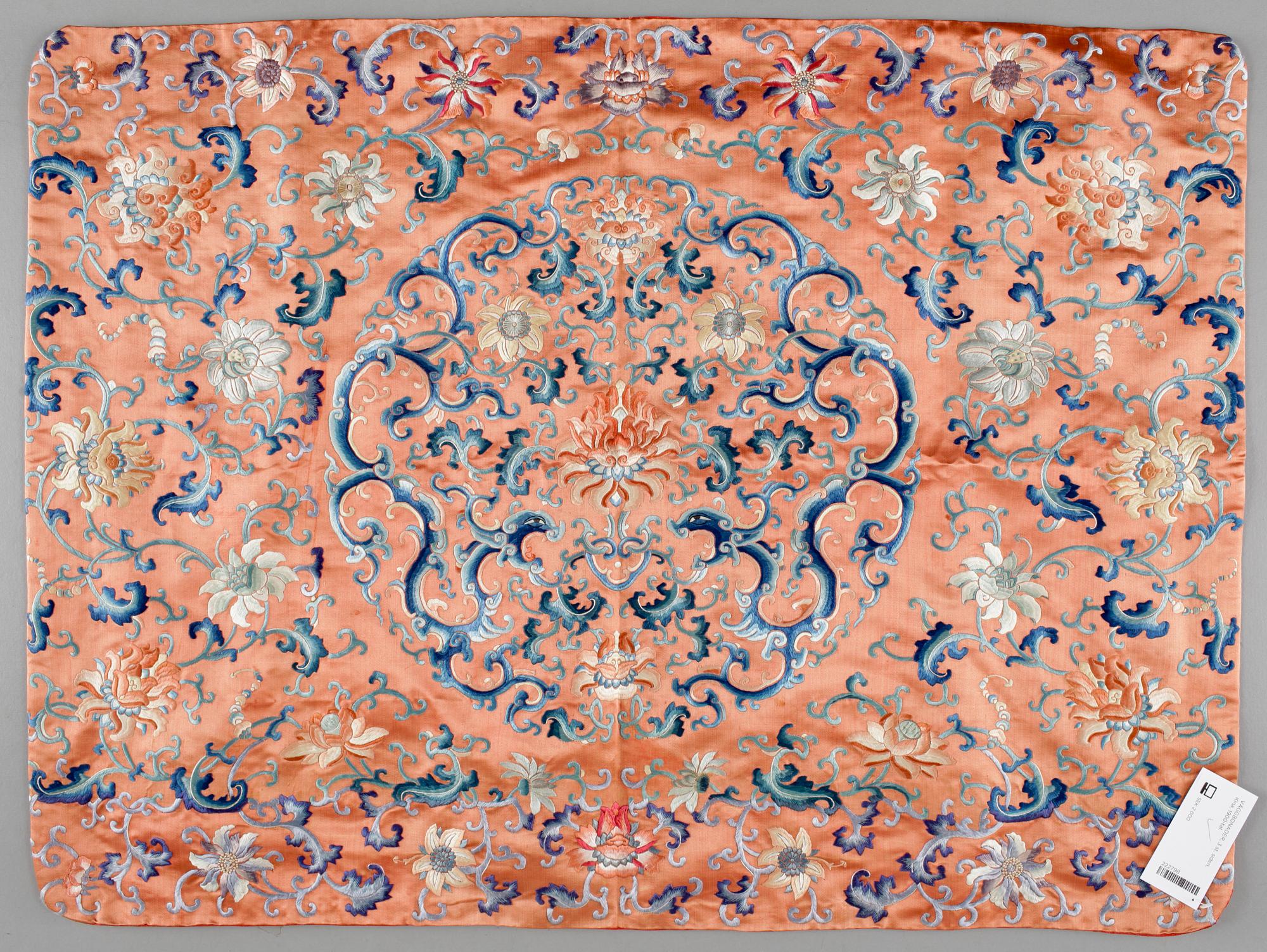 TEXTILIER, 3 st, siden, Kina, 1900-tal.