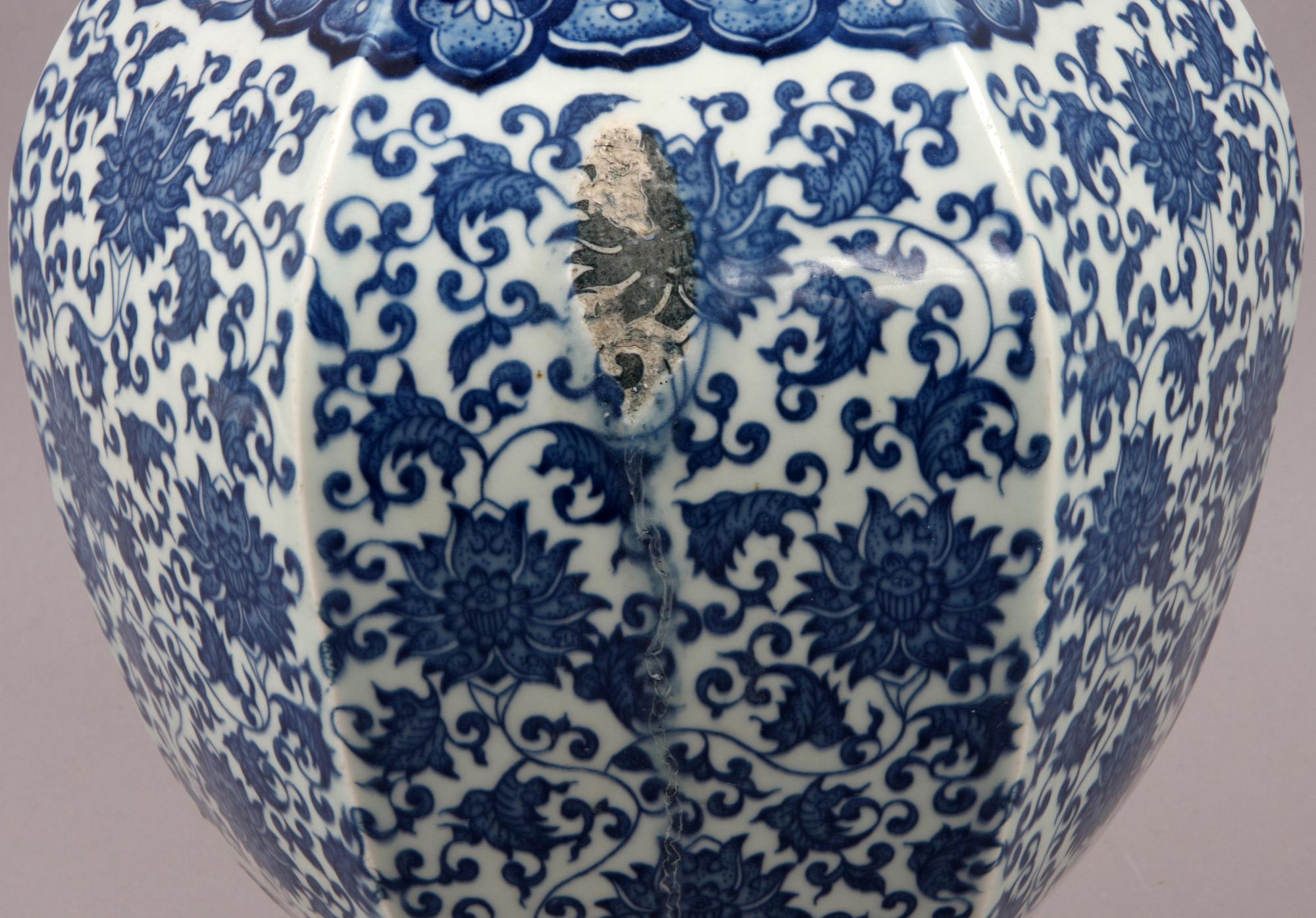 URNA, porslin, 1900-tal.