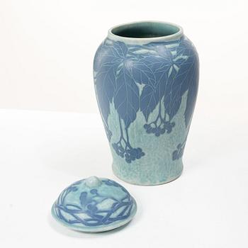 Josef Ekberg, A 'Sgrafitto' lidded creamware urn, Gustavsberg, 1924.
