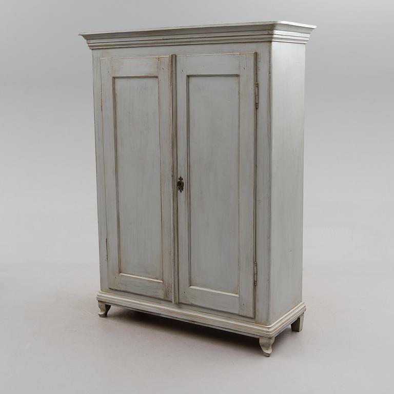 KLÄDSKÅP, 1800-talets mitt.