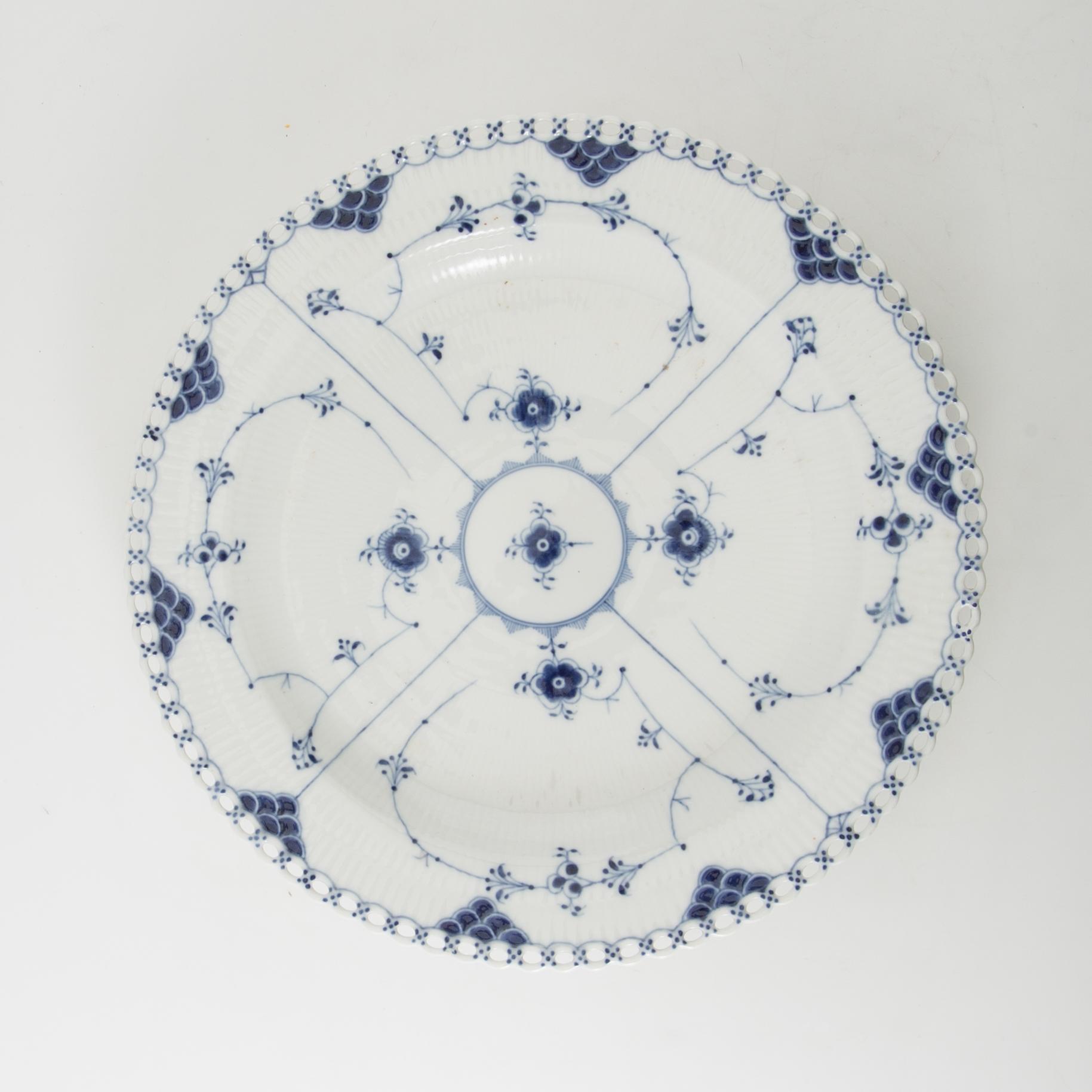 Serveringsfat "Musselmalet", helblonde, Royal Copenhagen Danmark tidigt 1900-tal porslin.