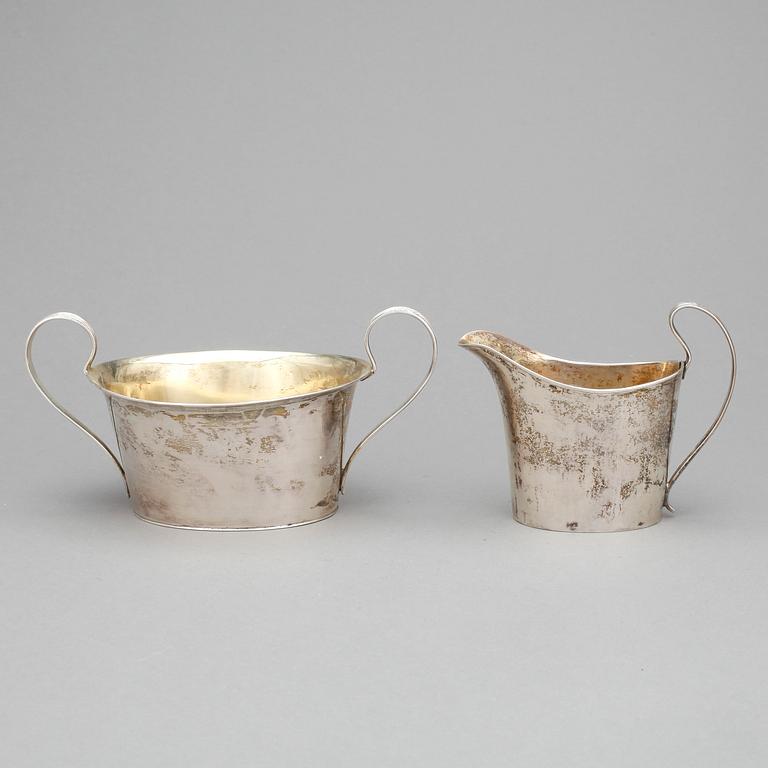 GRÄDDKANNA och SOCKERSKÅL, silver, Silvervarufabriken J.Grönroos, Kristianstad, 1929. Tot vikt 255 gram.
