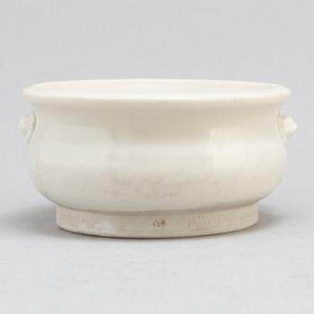 A Blanc de Chine censer, Qing dynasty, Kangxi (1662-1722).