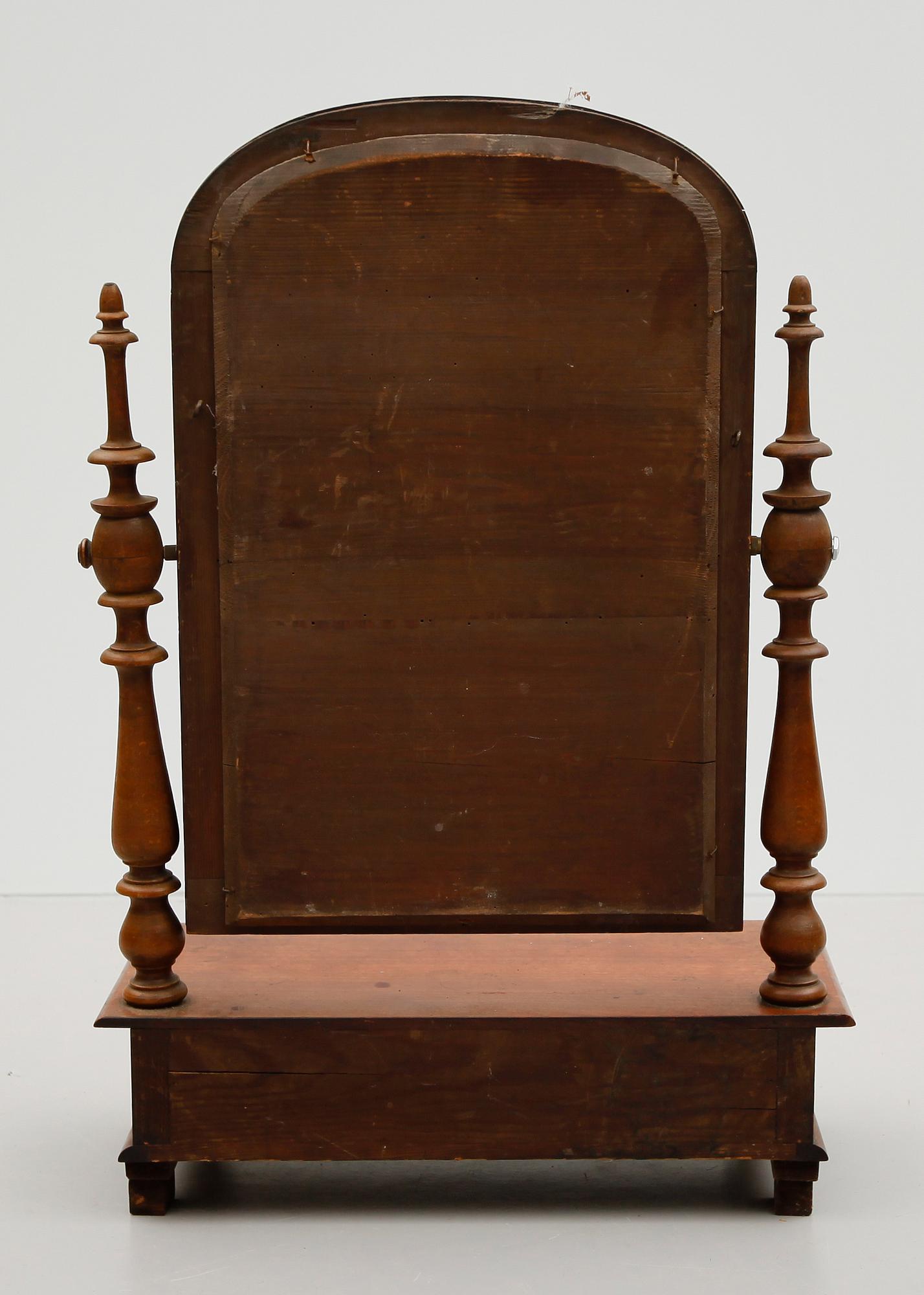 PIGTITTARE MED KONSOL, 1800-/1900-tal.