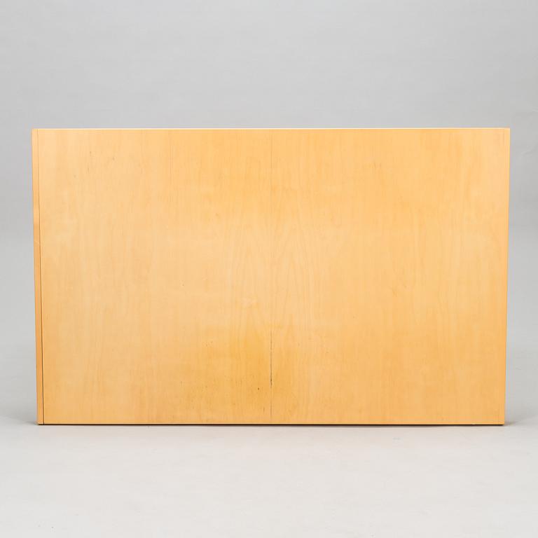 Alvar Aalto, a late 20th century 'H97' dining table for Artek.