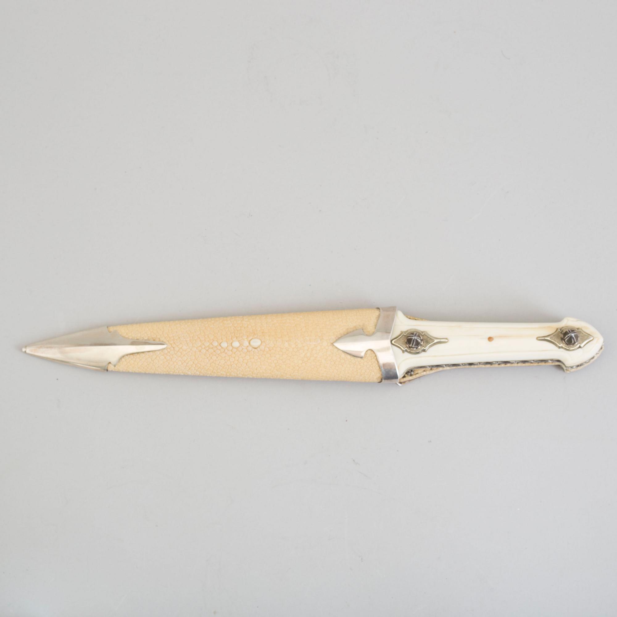 A kindjal shaped knife by Adrzej Rybak.