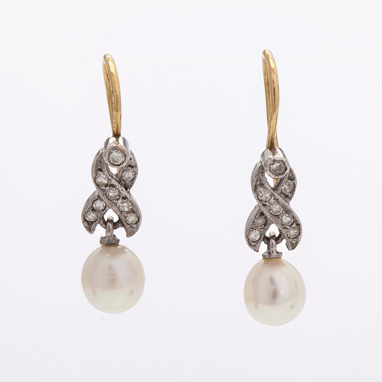 Earrings, cultured pearls, brilliant- and 8/8-cut diamonds, 18K gold.