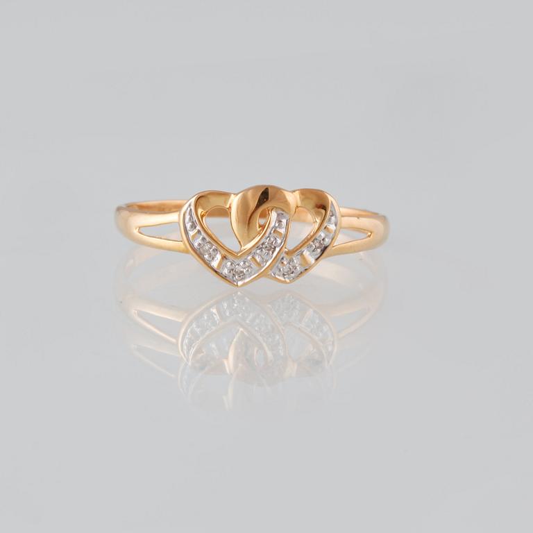 HÄNGE SAMT RING, 18K guld med 10 åttkantslipade diamanter. Vikt 3,5 gram.