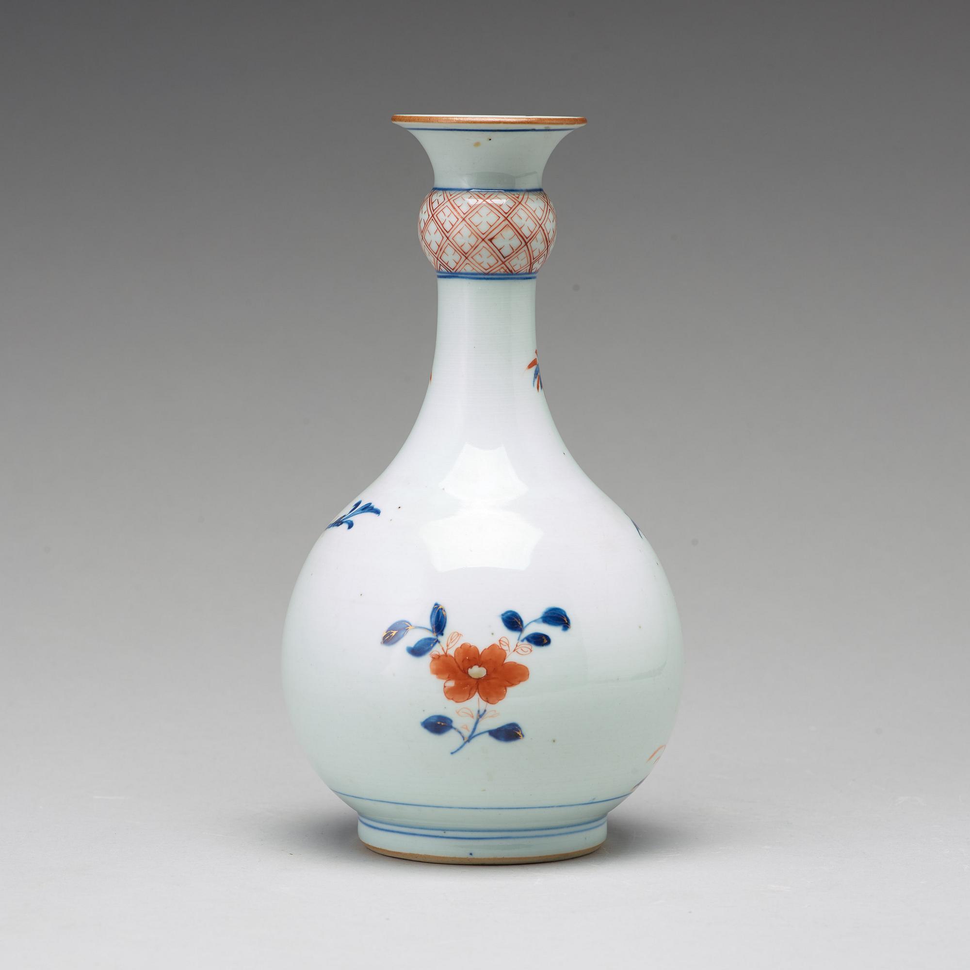 VAS, porslin. Qingdynastin, Kangxi (1662-1722).