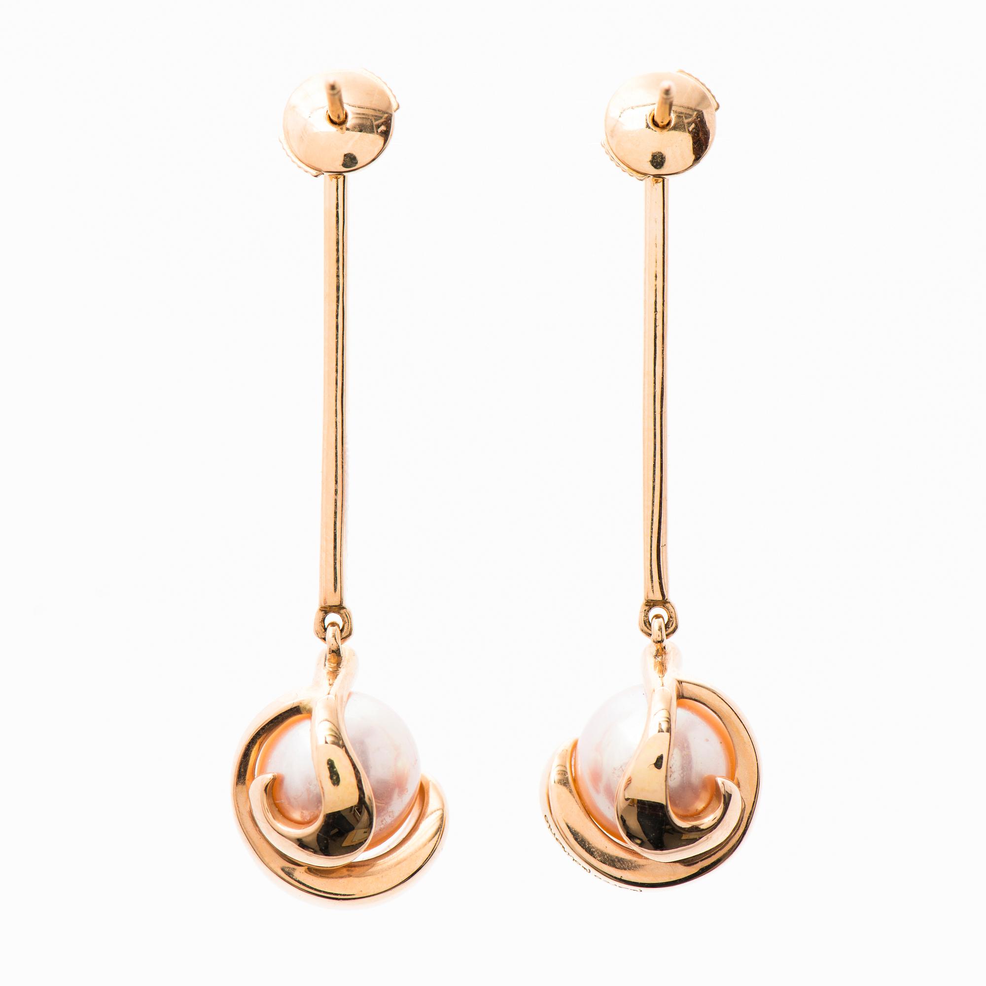 APAIR OF EARRINGS, cultured pearls, brilliant cut diamonds, 18K gold. Françoise Albasini, Cannes.