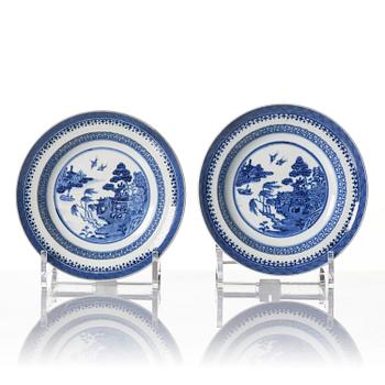 A set of twelve Chinese export porcelain dessert dishes, Qing dynasty, Qianlong and Jiaqing, 18/19th century.