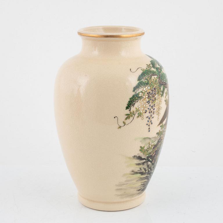 A Japanese Satsuma Vase, marked Satsutozan, 20th century.