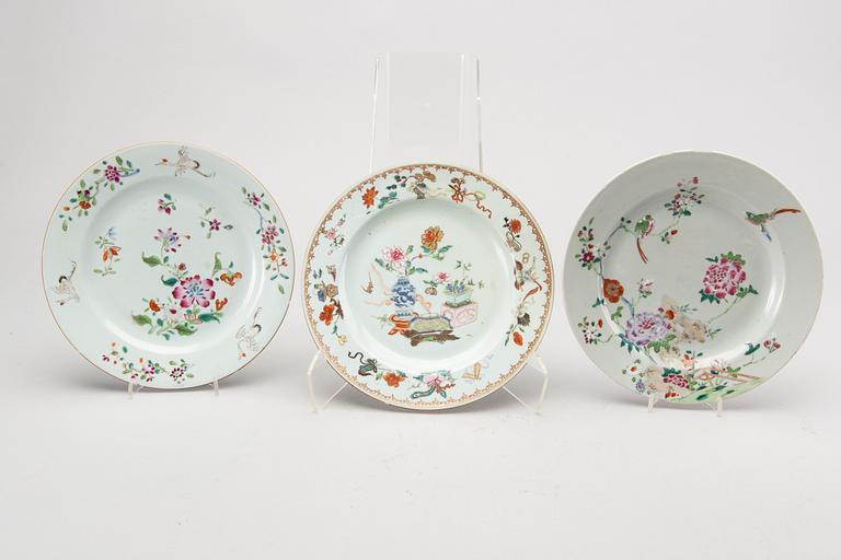 A set of six Chinese Qianlong porcelain plates.