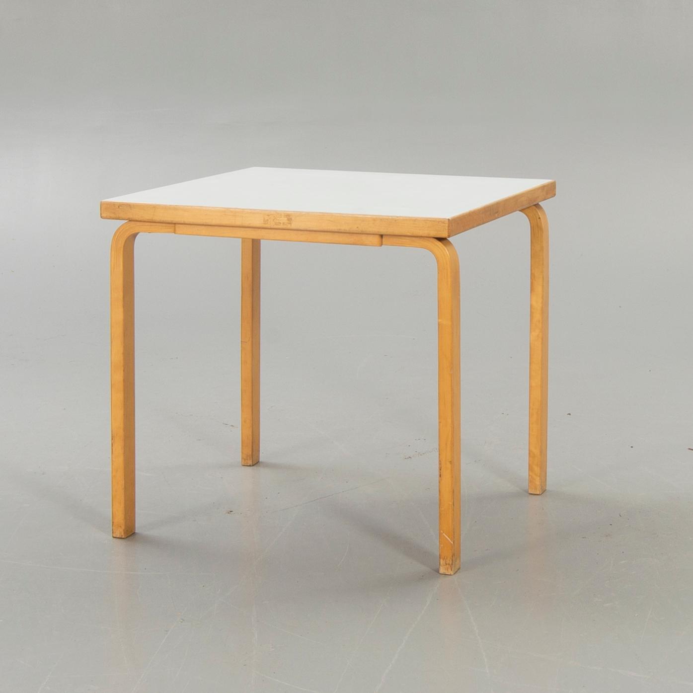 Alvar Aalto, Table "A83C".