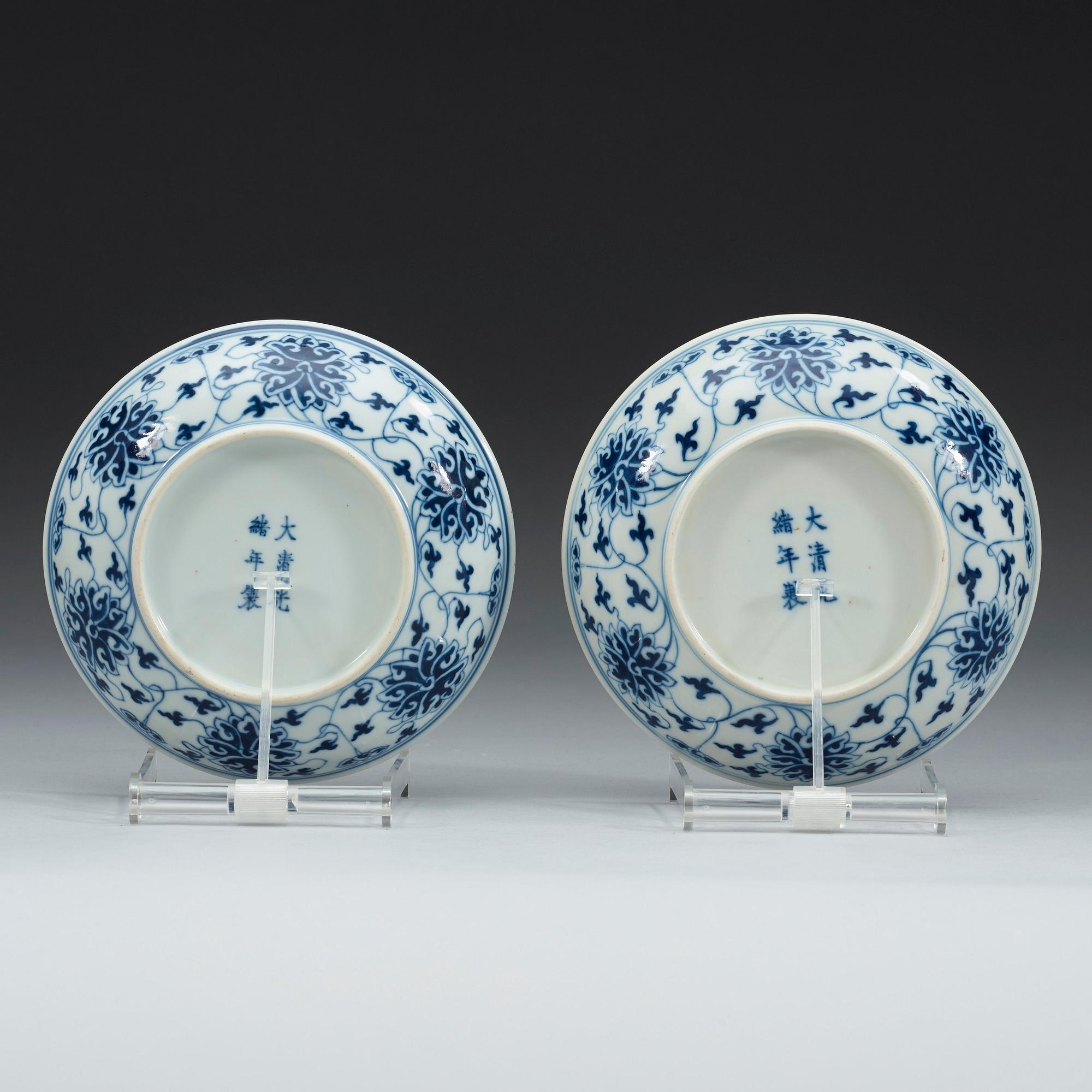 SKÅLFAT, ett par, porslin. Qing dynastin, Guangxu märke och period (1874-1908).