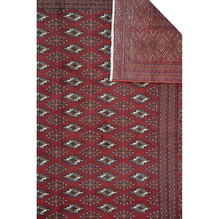 A carpet, Turkmen, ca 293 x 207 cm.